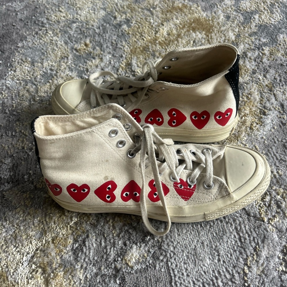 Converse Comme de garçon play: High-Top Sneakers with Red Heart Pattern